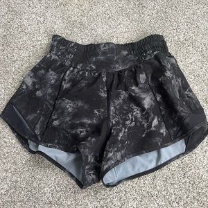 Lululemon Hotty hots high rise 2.5 inch size 2 shorts